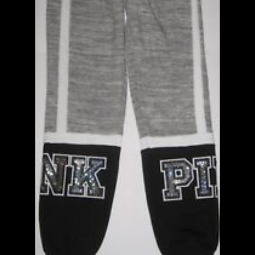 Iso this hoodie in a small or Xs - Picture 3 of 3